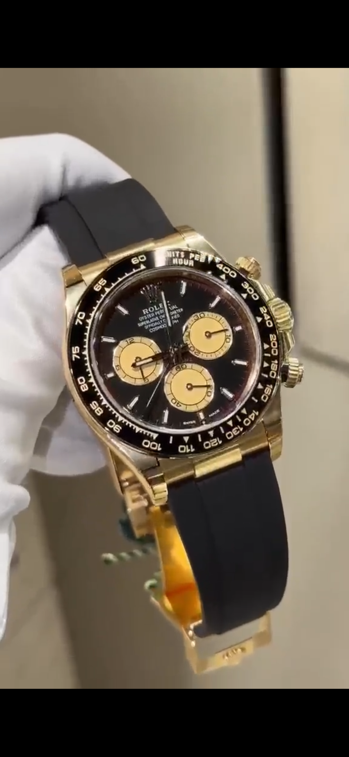 Men's Rolex Daytona Chronograph Watch – Yellow Gold & Black Dial